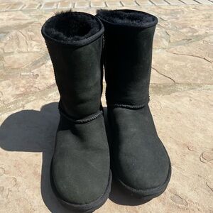 UGG Classic Short II Boot for Women, Size 10 - Black